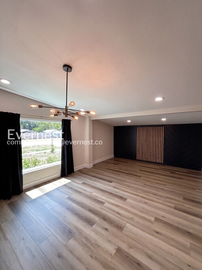 Building Photo - 5908 S Manhattan Ave