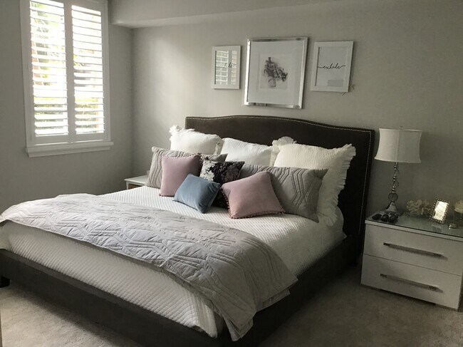 King Bedroom - 600 S Dixie Hwy