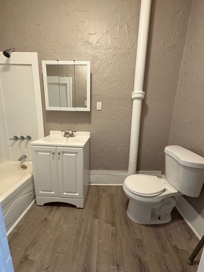 Building Photo - Two Bedroom Single Family Home!