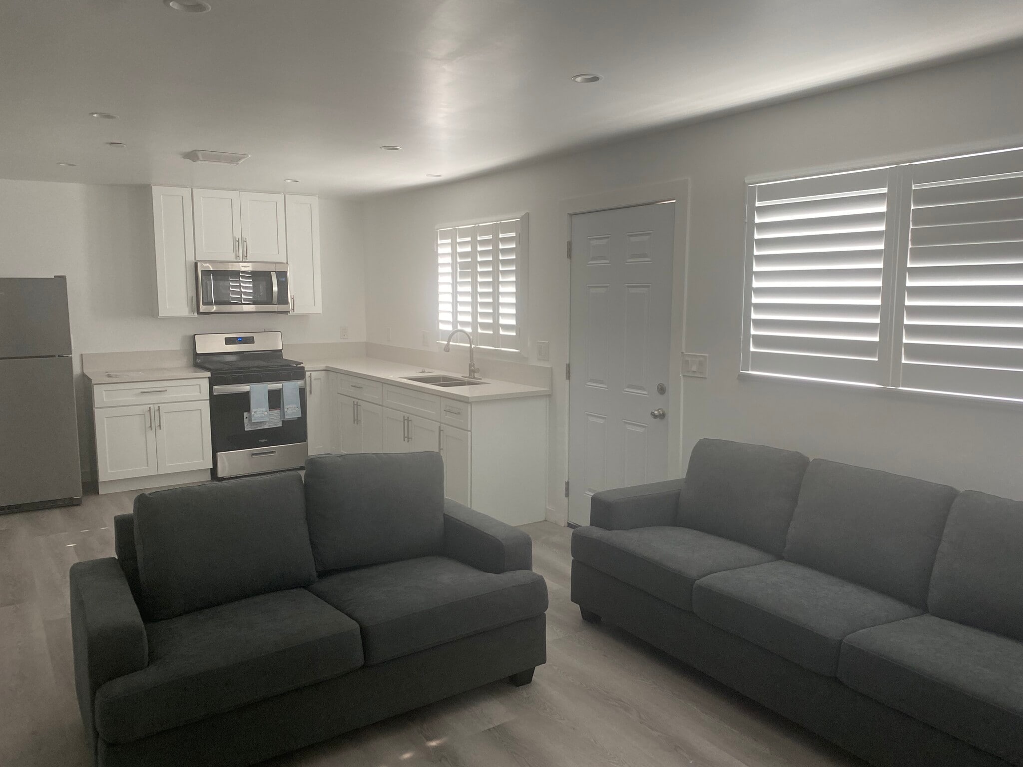 Open floor plan - 1114 S Exmoor Ave