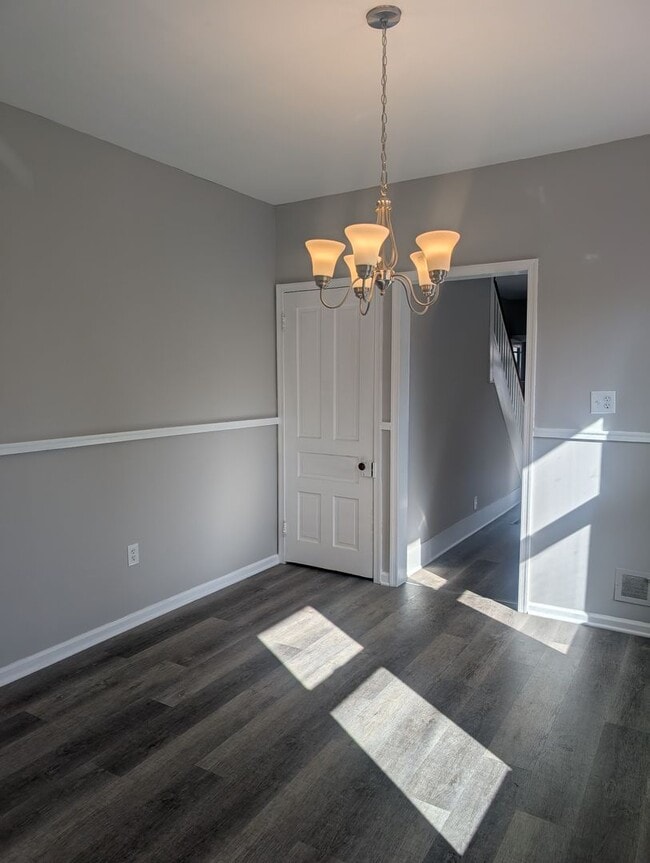 Building Photo - 2 Bedroom House for Rent