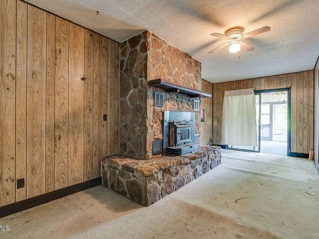 Building Photo - One-Level Living in Kingsport with Screened Porch & Large Yard