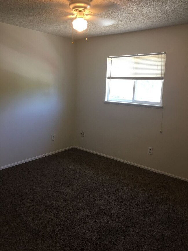 Building Photo - North Old Town Beauty – Updated Interiors ...