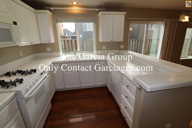 Building Photo - 6034 Northeast Birch Street