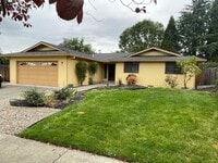 Building Photo - $300 OFF 1st Month's RENT!!  - Desirable East Medford Single Story