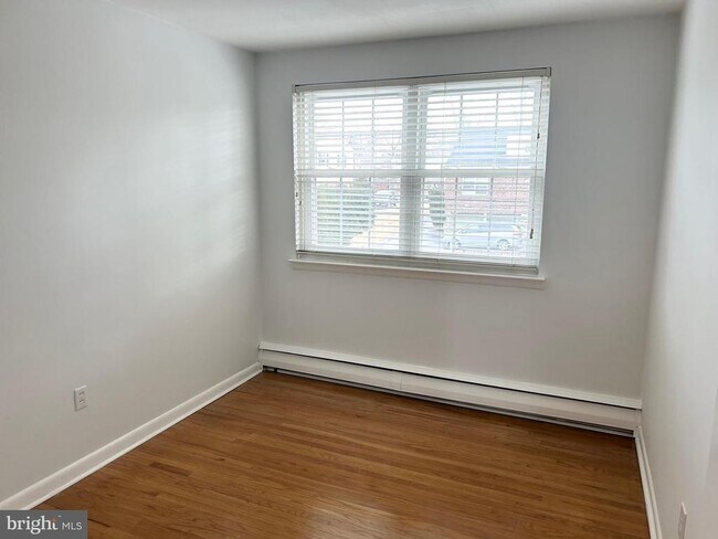 Building Photo - 1223 Drexel Ave