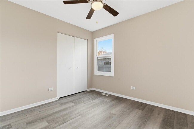 Building Photo - 37446 E Park Ln