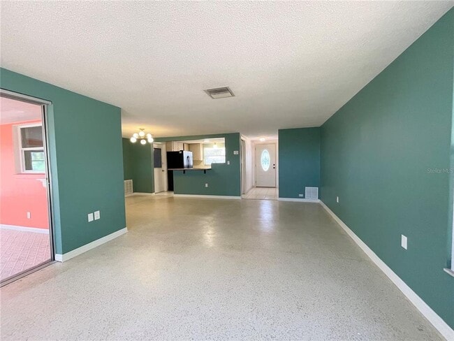 Building Photo - 10120 Willow Dr