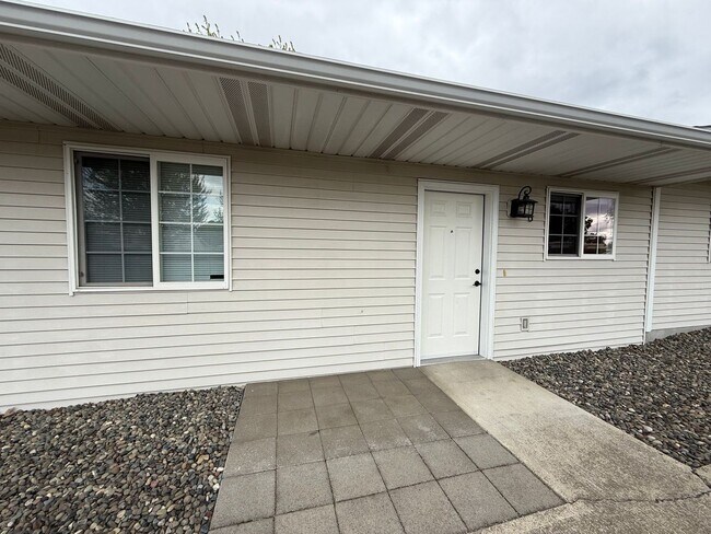 Building Photo - Newly Renovated Ground Level Orchards 2-be...