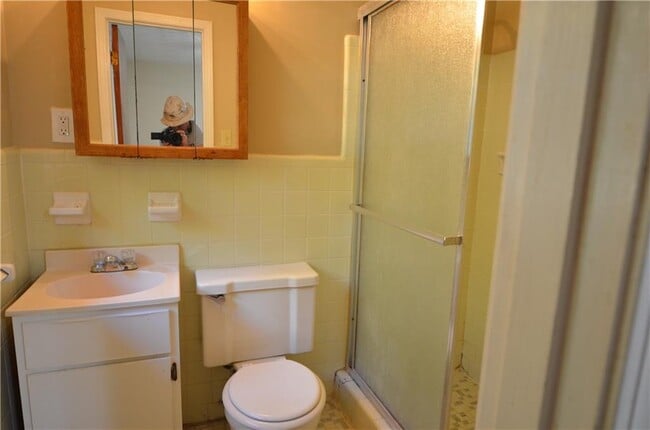 Building Photo - 180 Bruce Ct