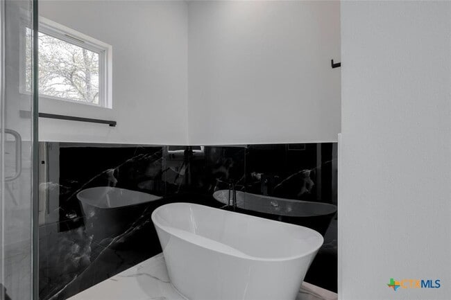 Building Photo - 121 Diamond Head Dr