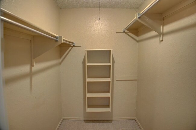 Building Photo - 3-Bed, 2-Bath in BA!
