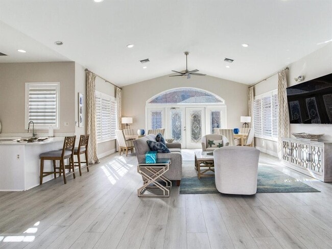 Building Photo - 6302 Vista Verde Dr W