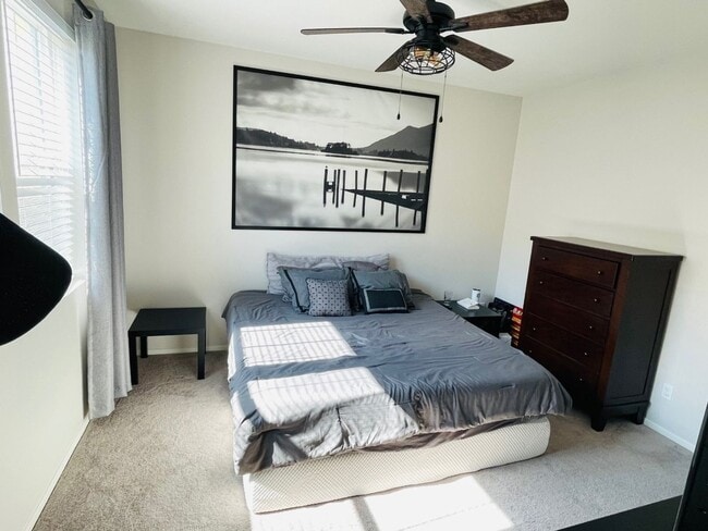 Building Photo - Beautiful Townhome!