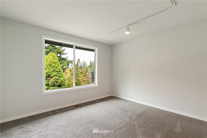 Building Photo - 1102 Yew St