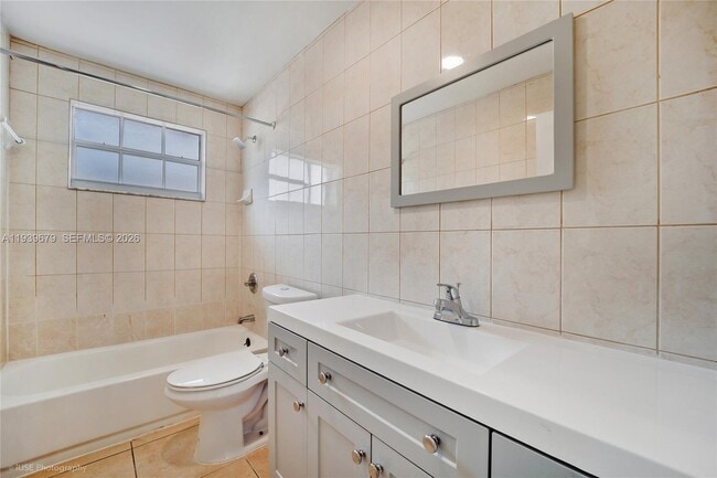 Building Photo - 3653 SW 27th St