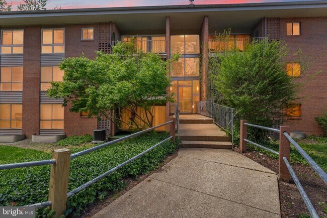 Building Photo - 3712 N Rosser St