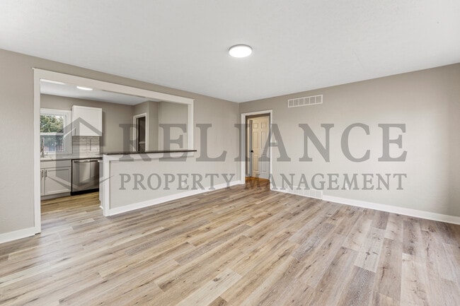 Building Photo - 2506 N Somerset Ave