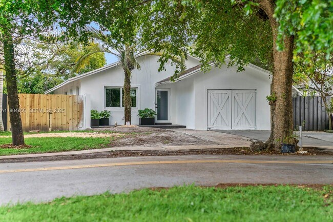 Building Photo - 1631 N 29th Ct