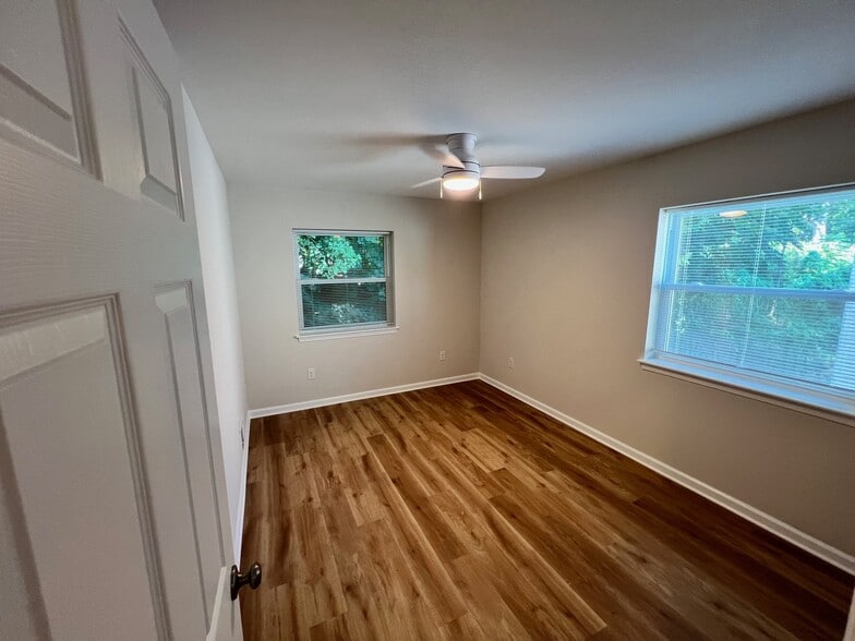 Building Photo - 514 Gia Cir