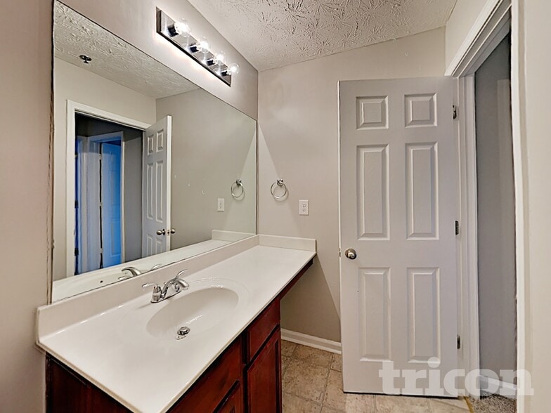 Building Photo - 135 Ellis Drive