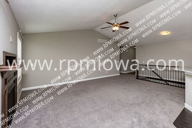 Building Photo - 4721 NE Oak Dr
