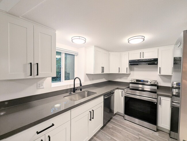 Building Photo - 1bd/1ba Brier Condo