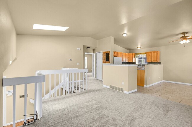 Building Photo - $2,095, 3 bed, 2 bath, located in Colorado...