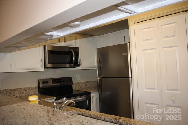 Building Photo - 19839 Henderson Rd