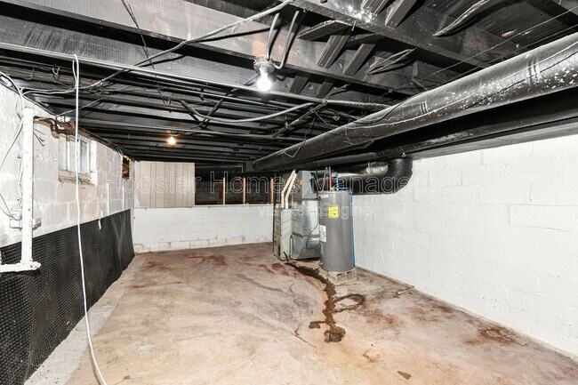 Building Photo - 802 N Denny St