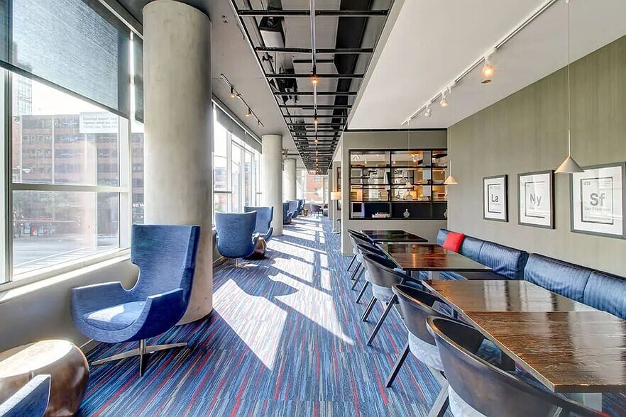 Building Photo - 809 N La Salle Dr