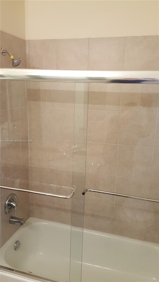 Building Photo - 453 Lakeview Dr