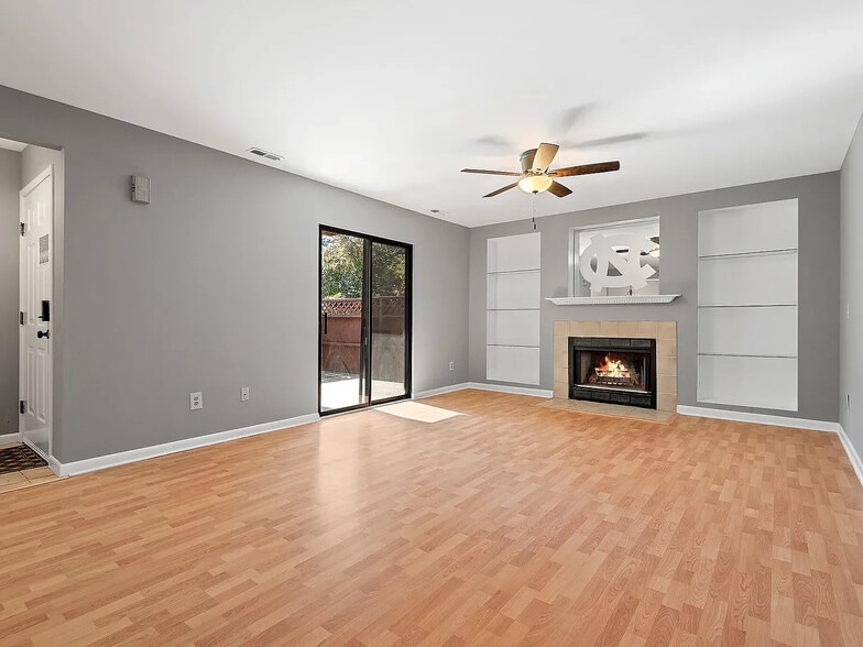 Building Photo - Room in Condo on Finley Forest Dr