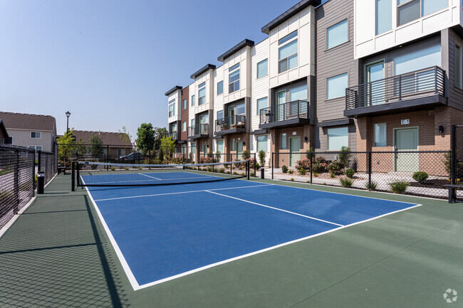 Pickleball Court - Vaseo Townhomes