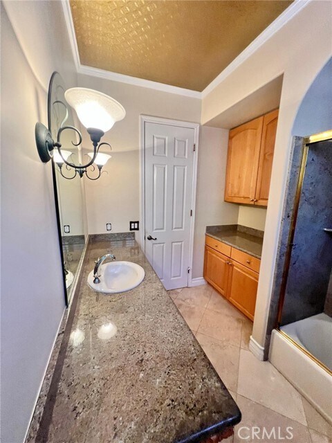 Building Photo - 224 Cll De Madrid