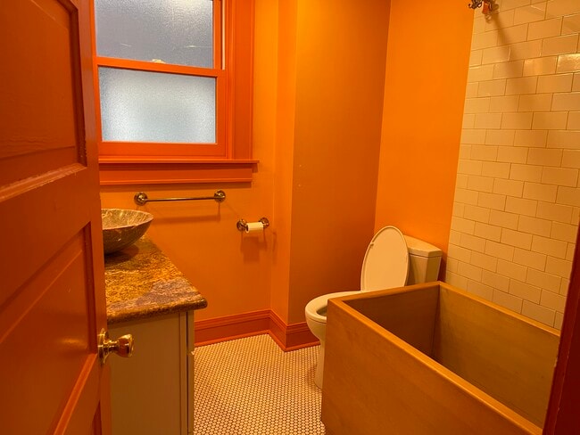 Building Photo - 409 SE 15th Ave