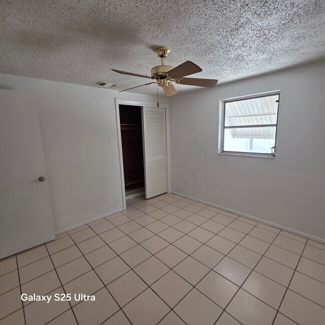 Building Photo - 3302 Bainbridge Dr