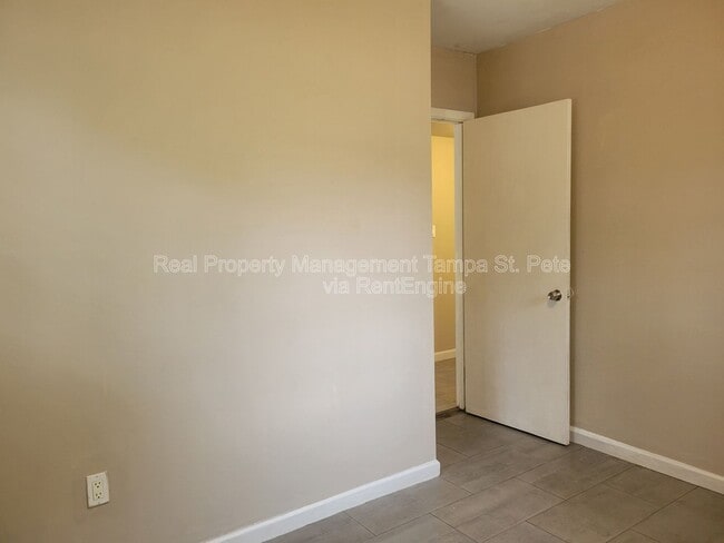 Building Photo - 3001 E Jean St