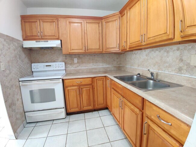 Building Photo - 3961 SW 51st St