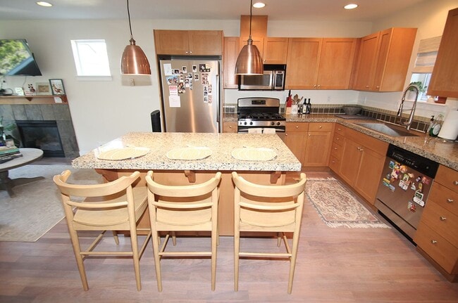 Building Photo - LUXURY 2-BED BALLARD TOWNHOME FOR RENT WIT...