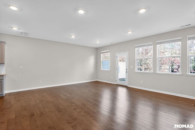 Building Photo - Spacious 3BR Townhome in Matthews