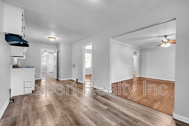 Building Photo - 1317 Glenwood St NW