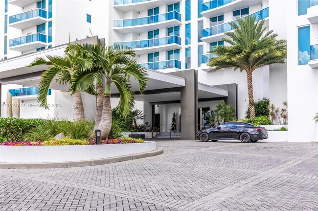 Building Photo - 2711 S Ocean Dr