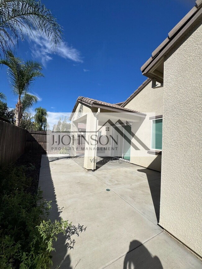 Building Photo - 1553 Tanager Ave