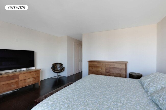 Building Photo - 40 E 94th St