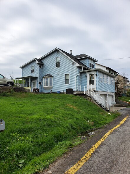 Primary Photo - 384 Gilmore St