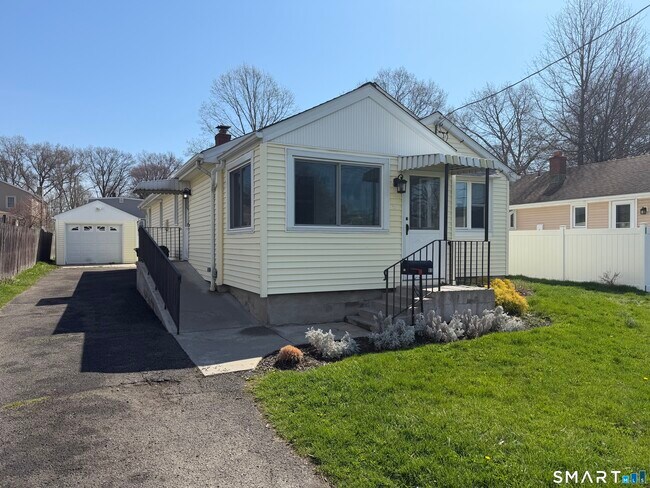 Building Photo - 65 Roseville St