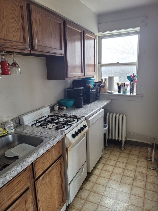 Interior Photo - 719 Knapp