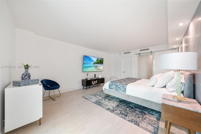 Building Photo - 1111 Crandon Blvd