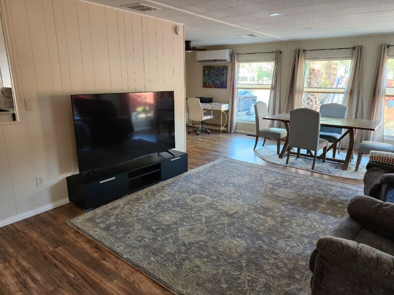 Building Photo - 1010 Palm Canyon Dr